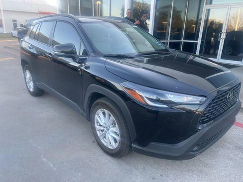 Used 2023 Toyota Corolla Cross LE image 5