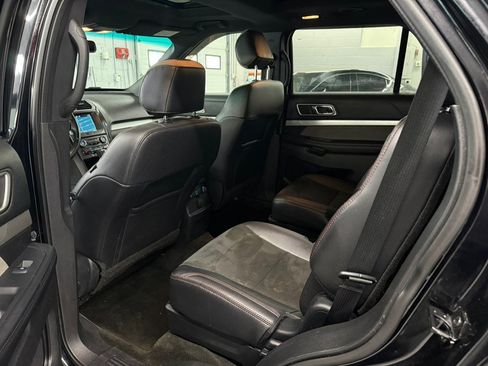 Used 2017 Ford Explorer XLT w/ Equipment Group 202A AWD/4WD image 32