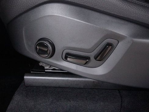 Certified 2025 Volvo XC90 B6 Plus w/ Protection Package Premier image 19