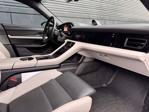 Certified 2022 Porsche Taycan 4 Cross Turismo image 19