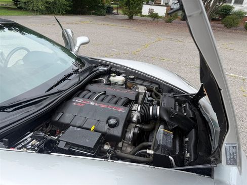 Used 2005 Chevrolet Corvette Convertible w/ Preferred Equipment Group RWD image 21