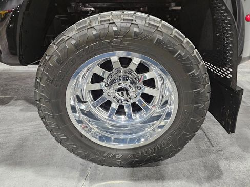 Used 2024 Ford F450 Limited w/ FX4 Off-Road Package image 28