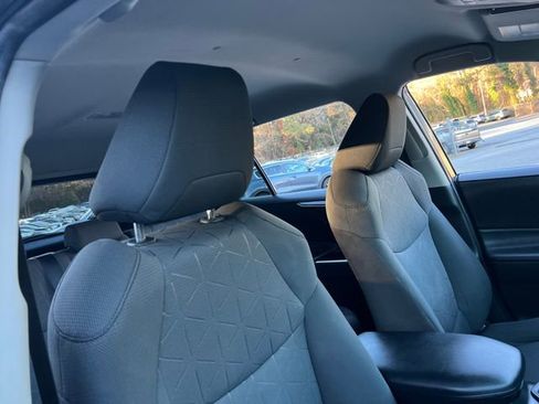 Used 2020 Toyota RAV4 XLE image 32