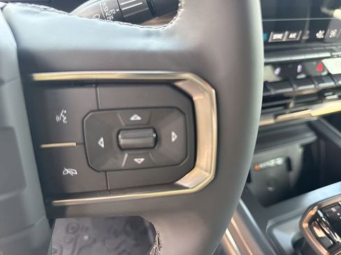 New 2025 GMC Hummer EV 2X w/ LPO, Dark Essentials Package image 44