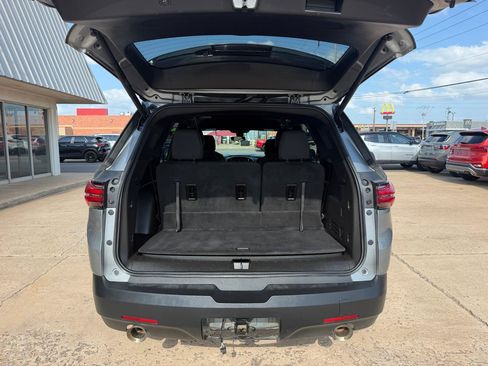 Used 2023 Chevrolet Traverse LT FWD image 17