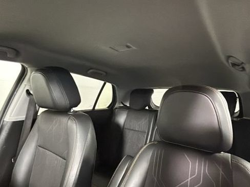 Used 2021 Chevrolet Trax LT FWD image 12