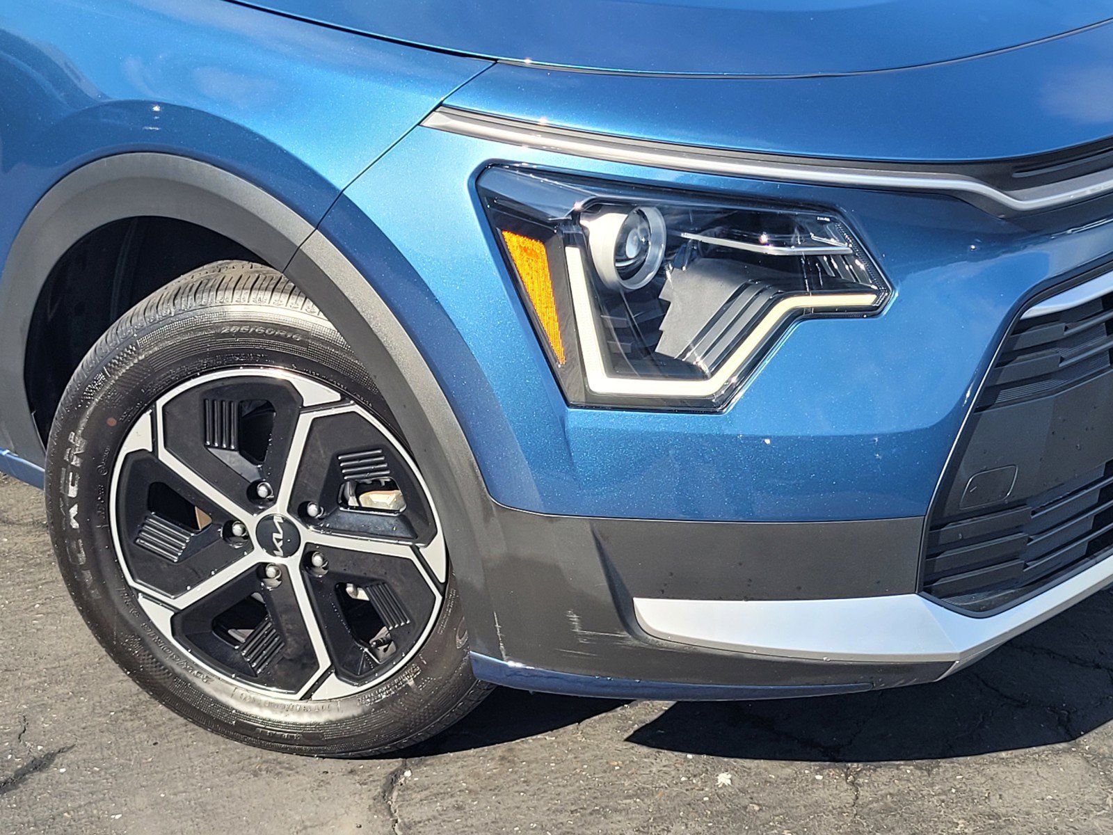 Used 2024 Kia Niro EX FWD image 9