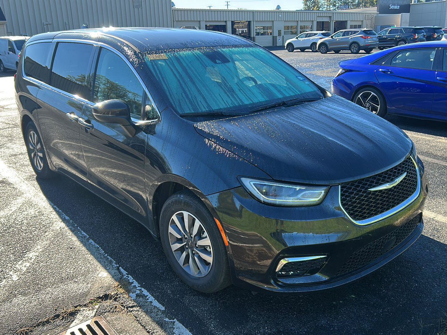 Used 2023 Chrysler Pacifica Touring-L FWD image 8