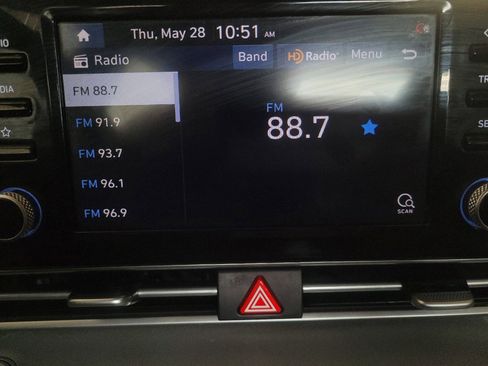 Used 2022 Hyundai Elantra SEL w/ Convenience + Premium Package FWD image 25