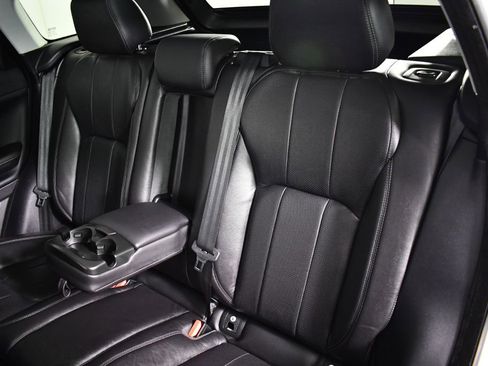 Used 2019 Land Rover Range Rover Evoque SE Premium image 26