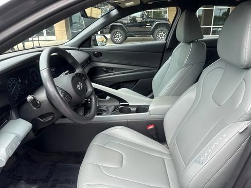 Used 2025 Hyundai Elantra Limited FWD image 8