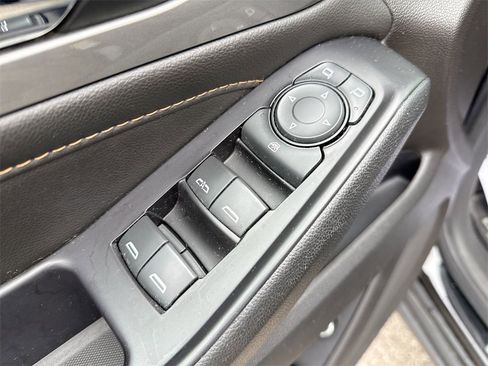 Used 2020 Chevrolet Traverse LT image 13