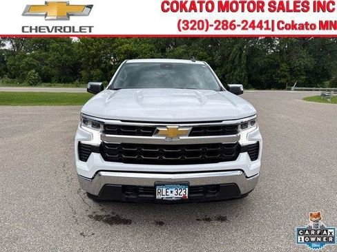 Used 2024 Chevrolet Silverado 1500 LT w/ Leather Package AWD/4WD image 2
