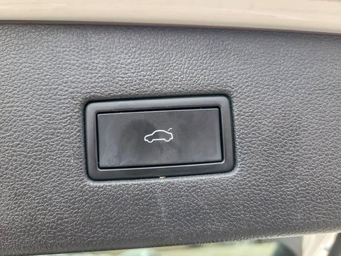 Used 2022 Volkswagen Tiguan SE R-Line image 22