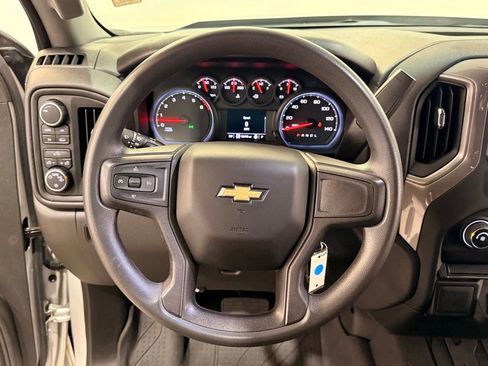 Used 2019 Chevrolet Silverado 1500 Custom w/ Custom Value Package AWD/4WD image 18