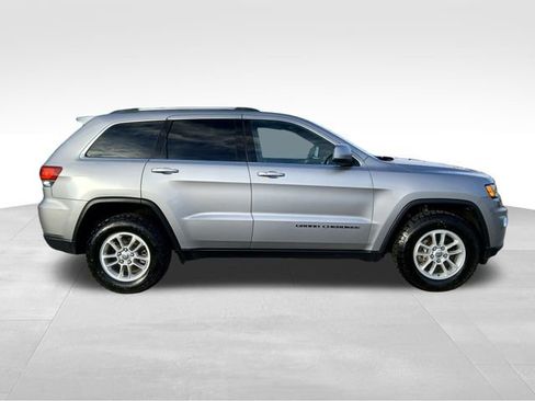 Used 2020 Jeep Grand Cherokee Laredo image 6