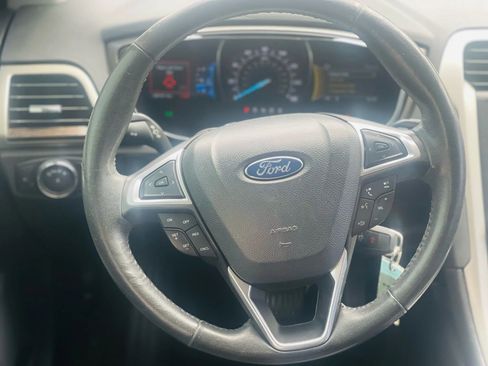Used 2015 Ford Fusion SE w/ Equipment Group 202A image 12