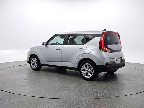 Used 2025 Kia Soul LX w/ LX Technology Package FWD image 6