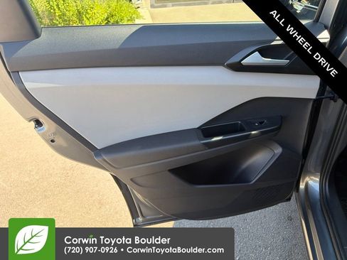 Used 2022 Volkswagen Taos SE w/ Panoramic Sunroof Package AWD/4WD image 19