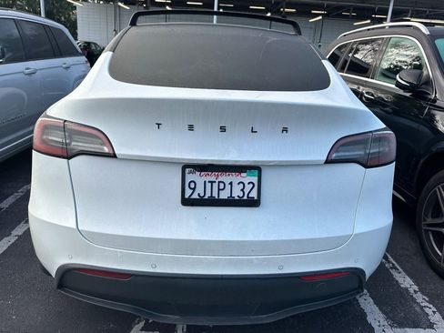 Used 2022 Tesla Model Y Long Range image 6