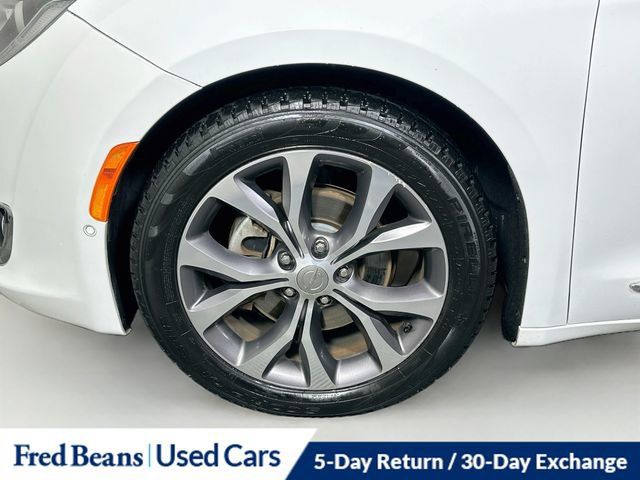 Used 2018 Chrysler Pacifica Limited w/ Tire & Wheel Group FWD image 41