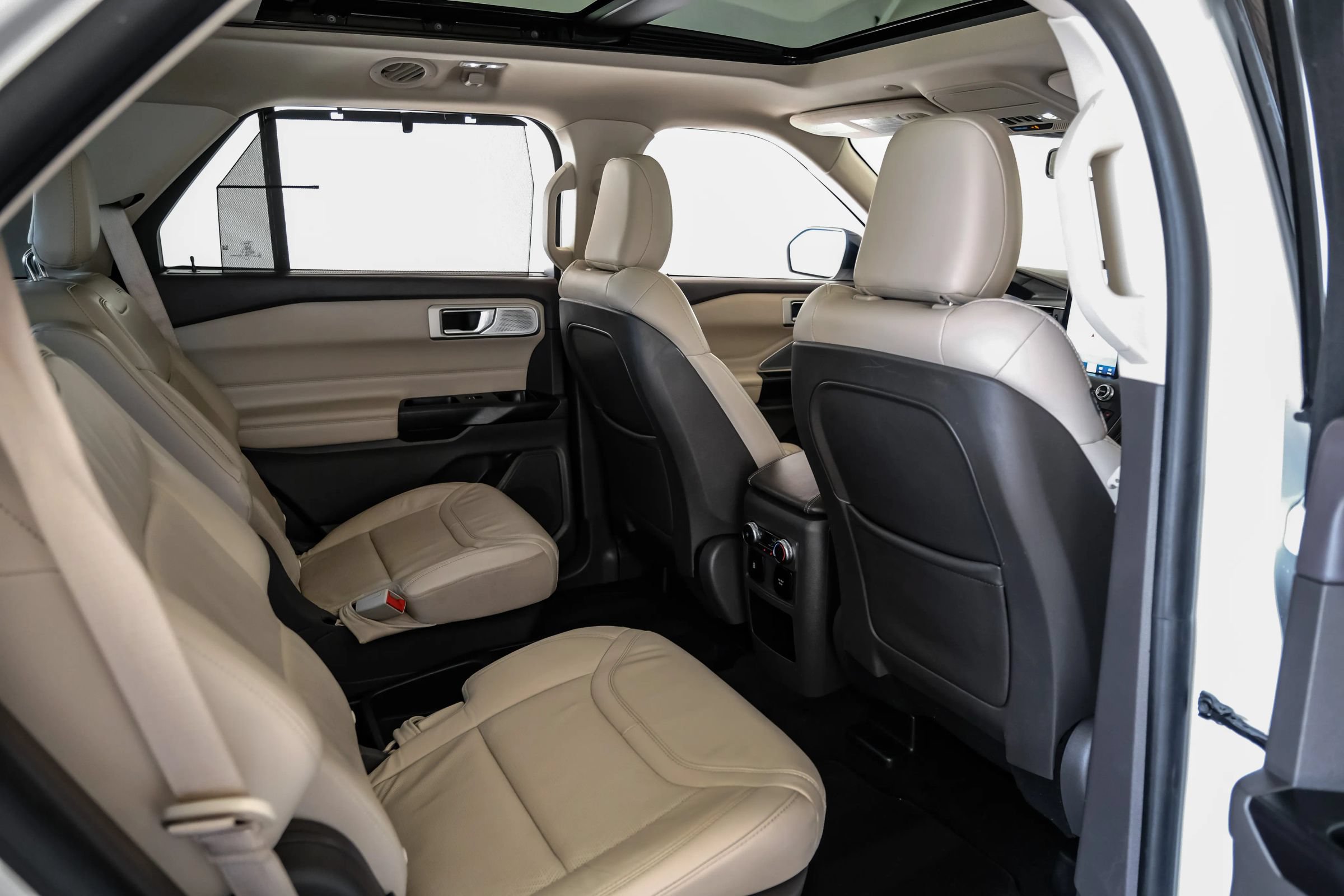 Used 2020 Ford Explorer Platinum w/ Premium Technology Package AWD/4WD image 37