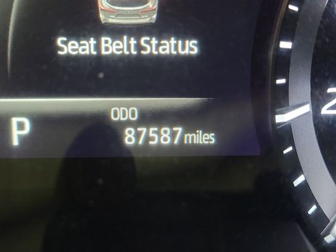 Used 2020 Toyota Highlander XLE image 26