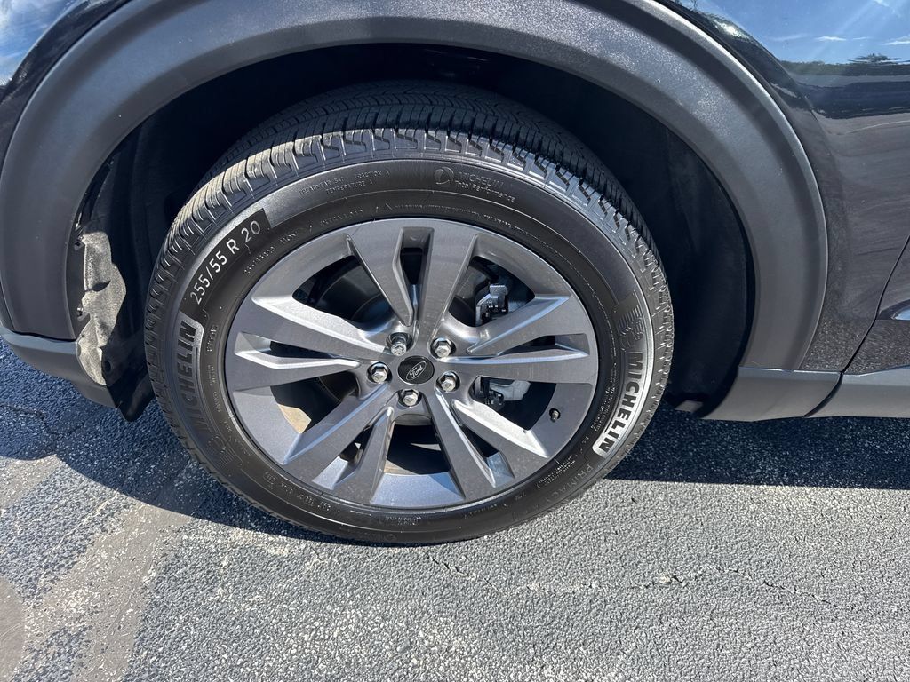 Used 2024 Ford Explorer XLT w/ Equipment Group 202A AWD/4WD image 24