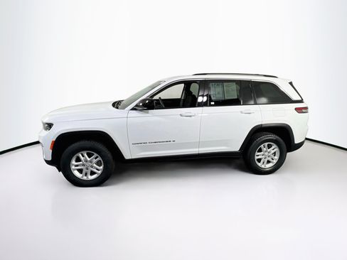 Used 2023 Jeep Grand Cherokee Laredo AWD/4WD image 8