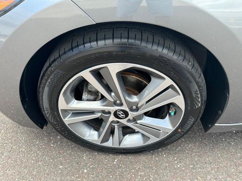 Used 2017 Hyundai Elantra Limited FWD image 30