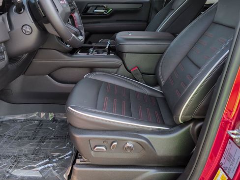 Certified 2025 GMC Yukon AT4 Ultimate AWD/4WD image 13