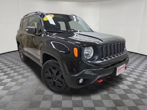 Used 2018 Jeep Renegade Trailhawk AWD/4WD image 3