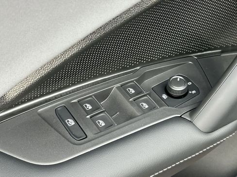 New 2026 Volkswagen Tiguan SE R-Line image 17