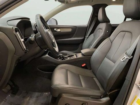 Used 2025 Volvo XC40 B5 Core AWD/4WD image 60