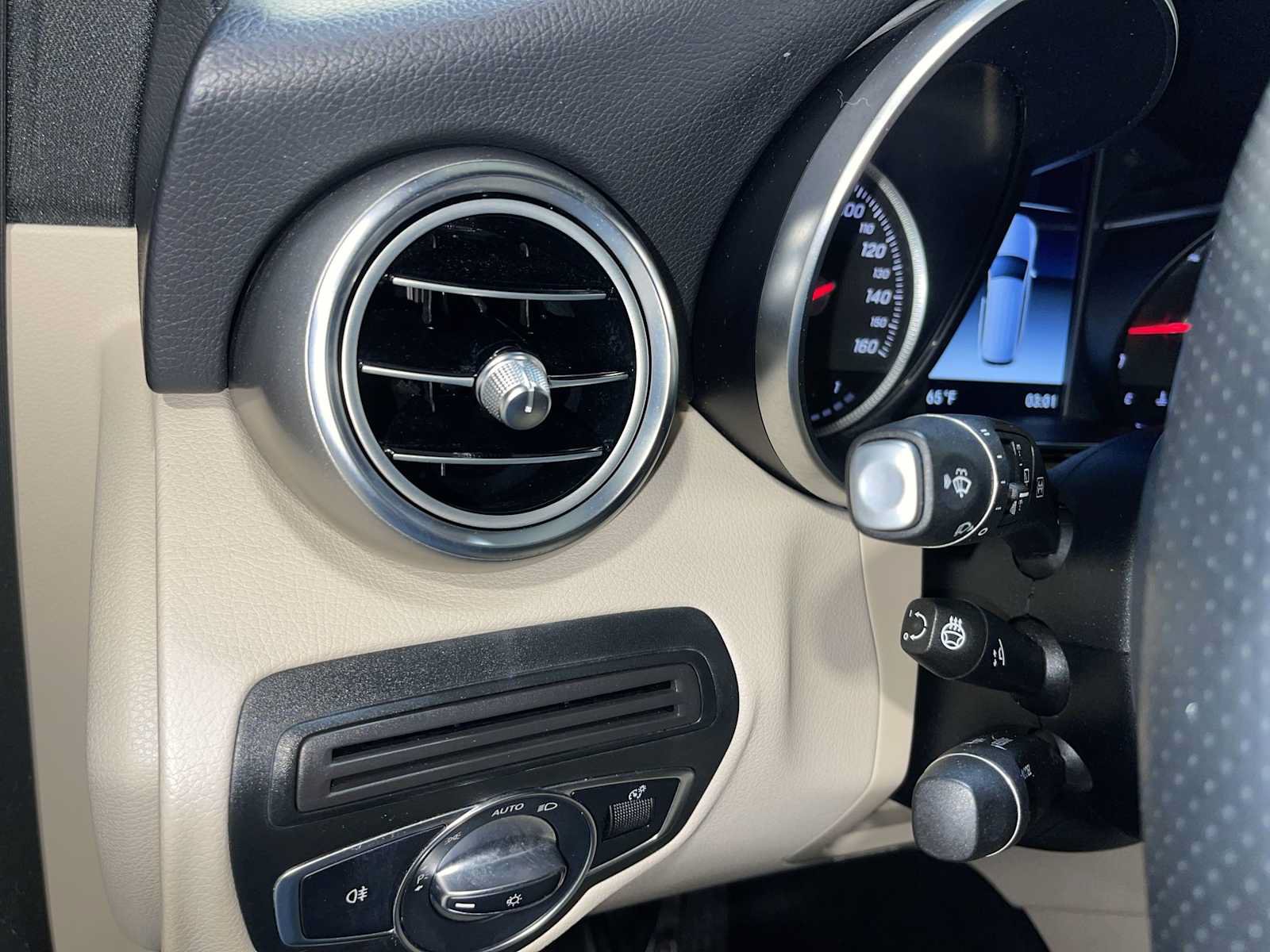 Used 2018 Mercedes-Benz GLC 300 4MATIC image 24