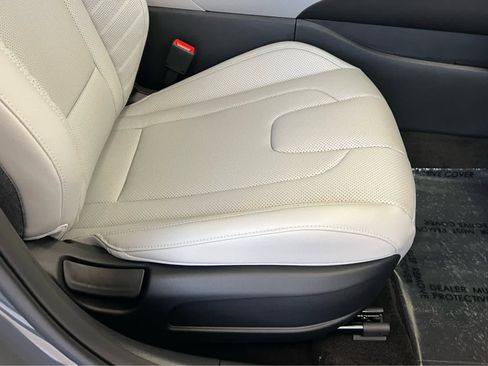 New 2026 Hyundai Elantra Limited image 18