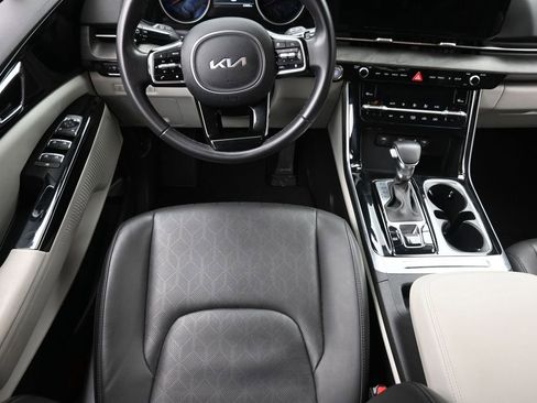 Used 2024 Kia Carnival EX FWD image 11