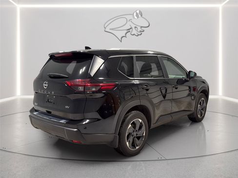 Used 2024 Nissan Rogue SV w/ SV Premium Package FWD image 6