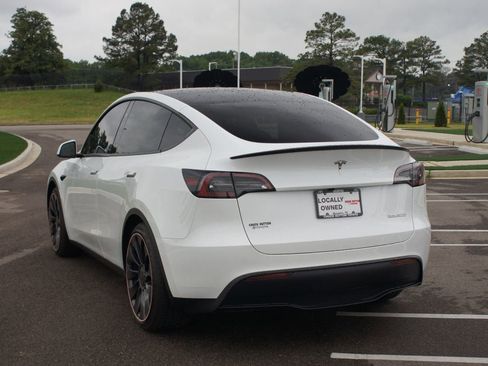 Used 2023 Tesla Model Y Performance AWD/4WD image 17