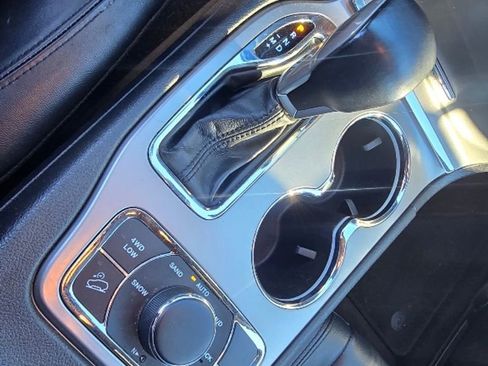 Used 2022 Jeep Grand Cherokee Limited image 19