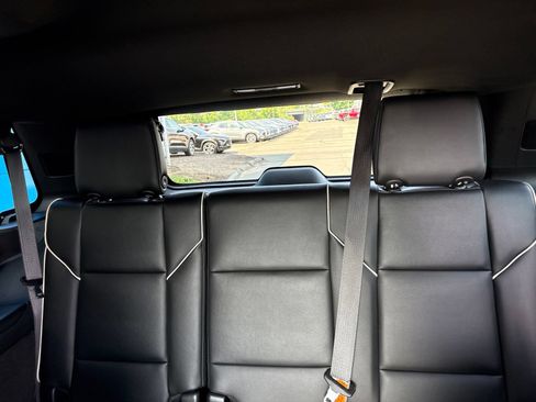Used 2023 Cadillac Escalade Premium Luxury AWD/4WD image 19