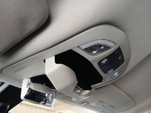 Used 2017 Chrysler Pacifica Touring-L FWD image 22