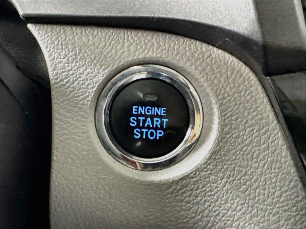 Used 2018 Toyota Sienna Limited FWD image 32