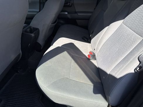 Used 2018 Toyota Tacoma SR5 image 9