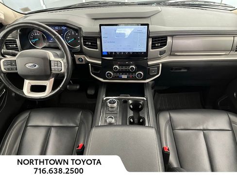 Used 2023 Ford Expedition XLT image 16