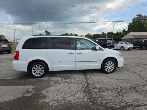 Used 2015 Chrysler Town & Country Touring w/ Driver Convenience Group FWD image 6
