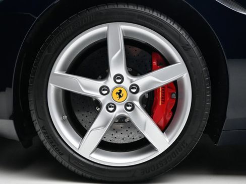 Used 2016 Ferrari California T image 5