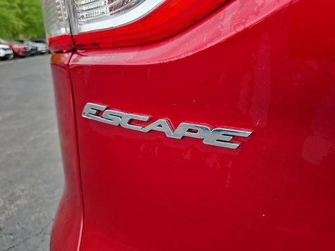 Used 2016 Ford Escape SE AWD/4WD image 39