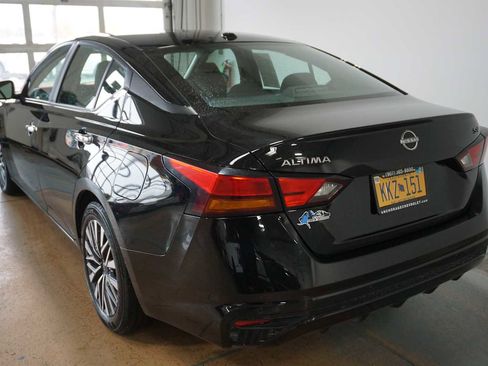 Used 2024 Nissan Altima 2.5 SV image 8