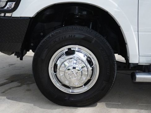 Used 2024 RAM 3500 Tradesman w/ Chrome Appearance Group AWD/4WD image 12